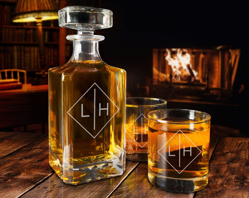 Najlepszy spersonalizowany prezent Etsy dla niego: Personalizowany zestaw dekanterów do whiskey ze szklankami