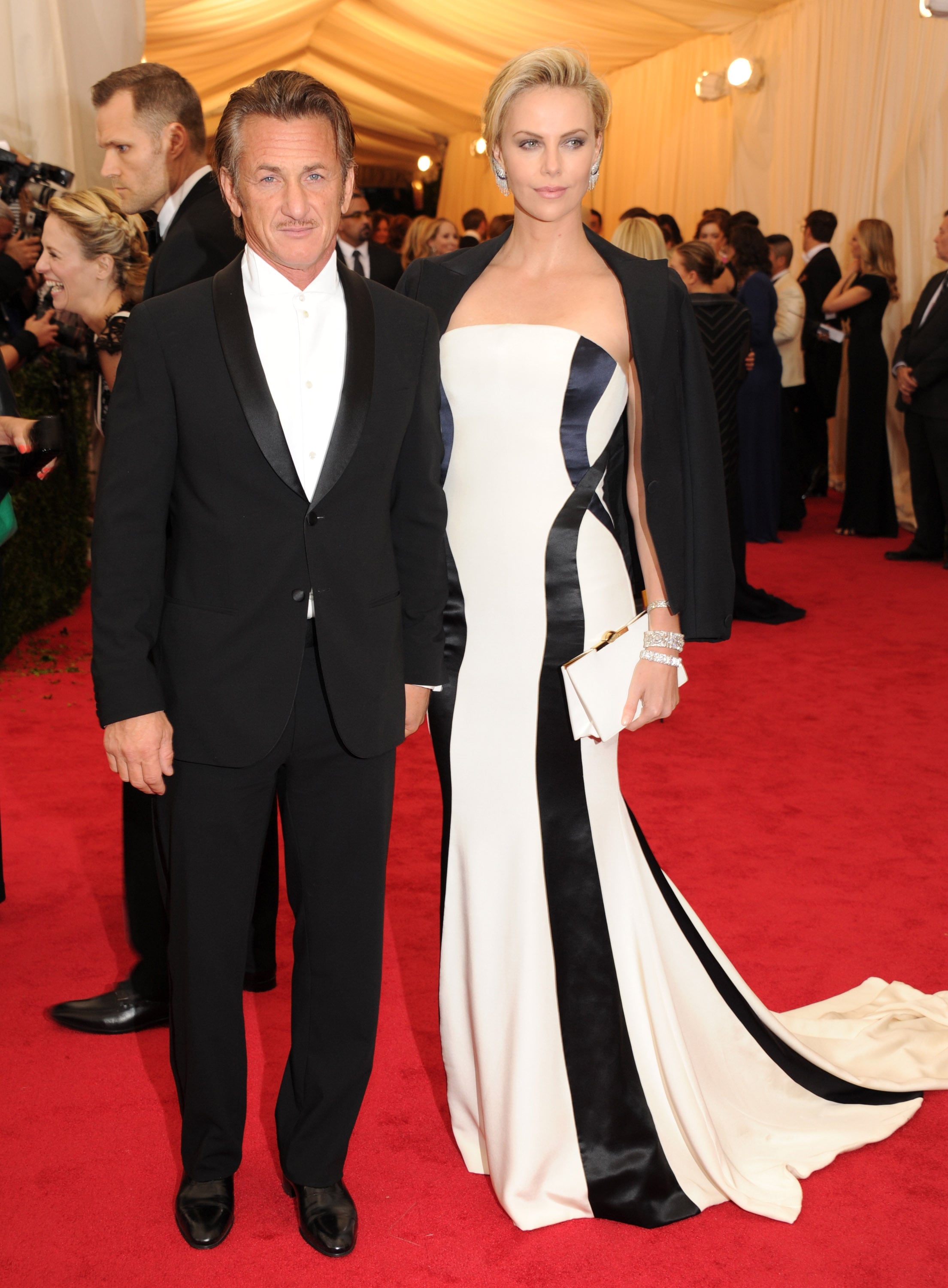 Charlize Theron and Sean Penn at the Met Gala 2014 | PS Celebrity, image size:2209x3000