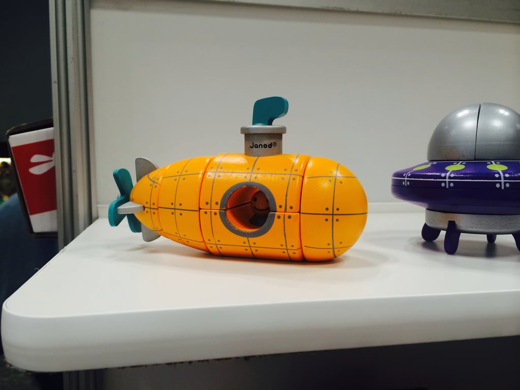 Janod Magnetic Submarine
