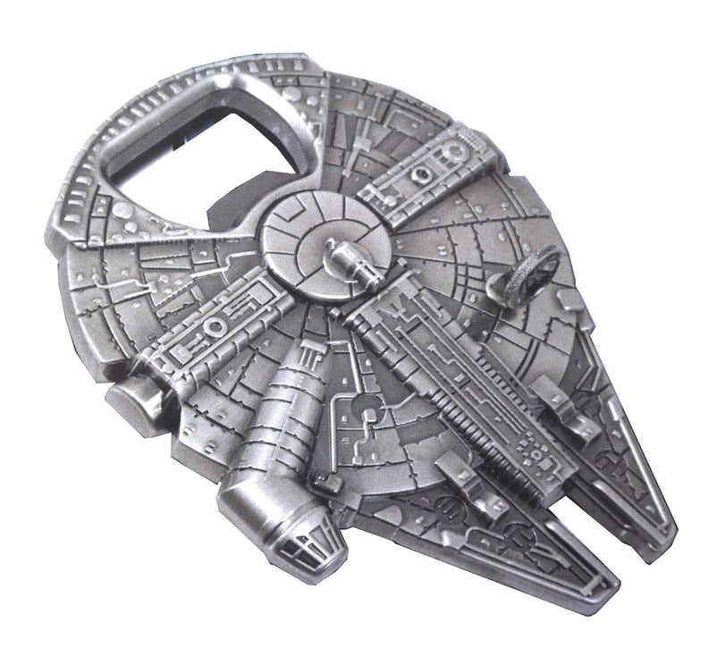 Star Wars fans will love these Millennium Falcon ice molds