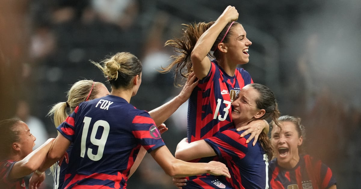 Alex Morgan Filled Her Trophy With Margaritas - Vimarsana News