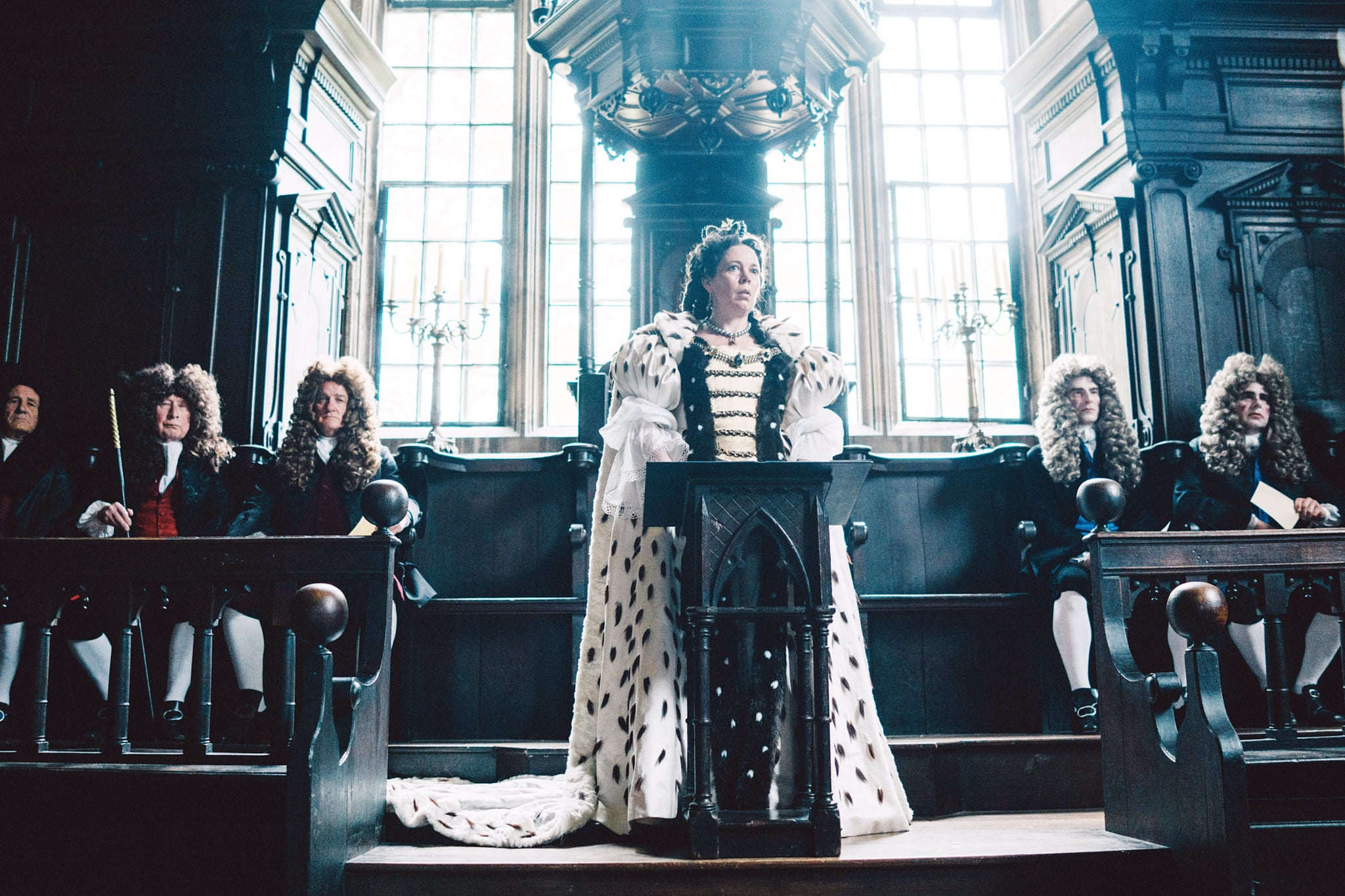 THE FAVOURITE, centre: Olivia Colman, 2018. photo: Atsushi Nishijima / TM & copyright  Fox Seachlight Pictures. All rights reserved. /Courtesy Everett Collection