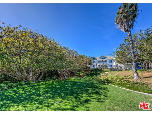 Chris Hemsworth and Elsa Pataky Selling Malibu Home
