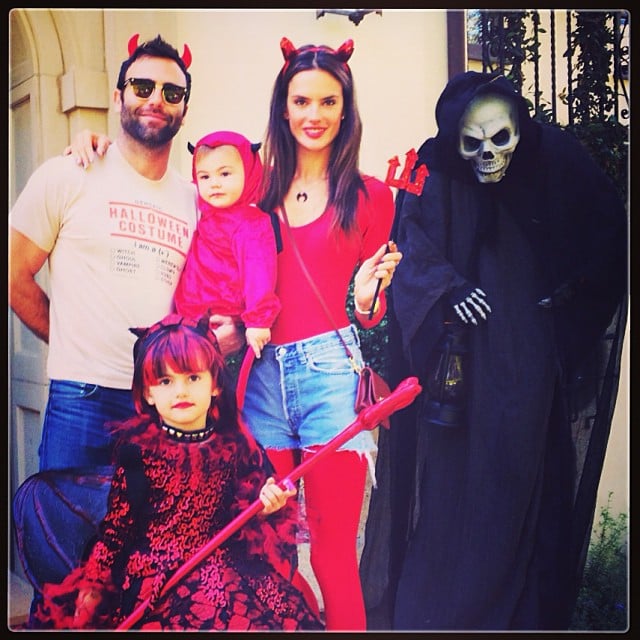 Alessandra Ambrosio and her family — fiancé Jamie Mazur and kids Anja and Noah — all dressed as devils.
Source: Instagram user alessandraambrosio