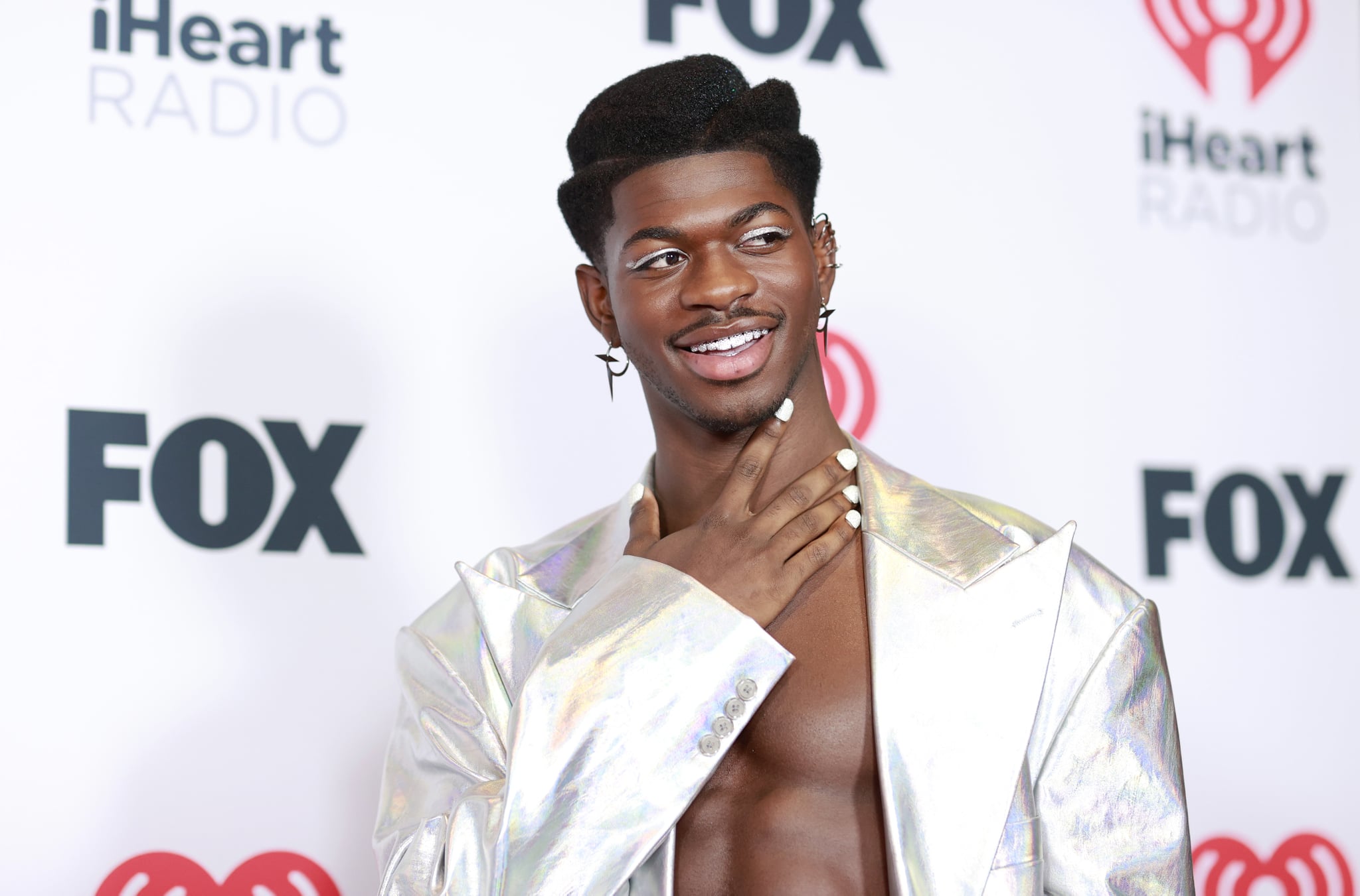 洛杉矶，加州——5月27日:(仅供编辑使用)2021年5月27日，Lil Nas X出席了在加州洛杉矶杜比剧院举行的2021年iHeartRadio音乐奖颁奖典礼，该颁奖典礼在FOX电视台进行了现场直播。(图片来源:Emma McIntyre/Getty Images for iHeartMedia)