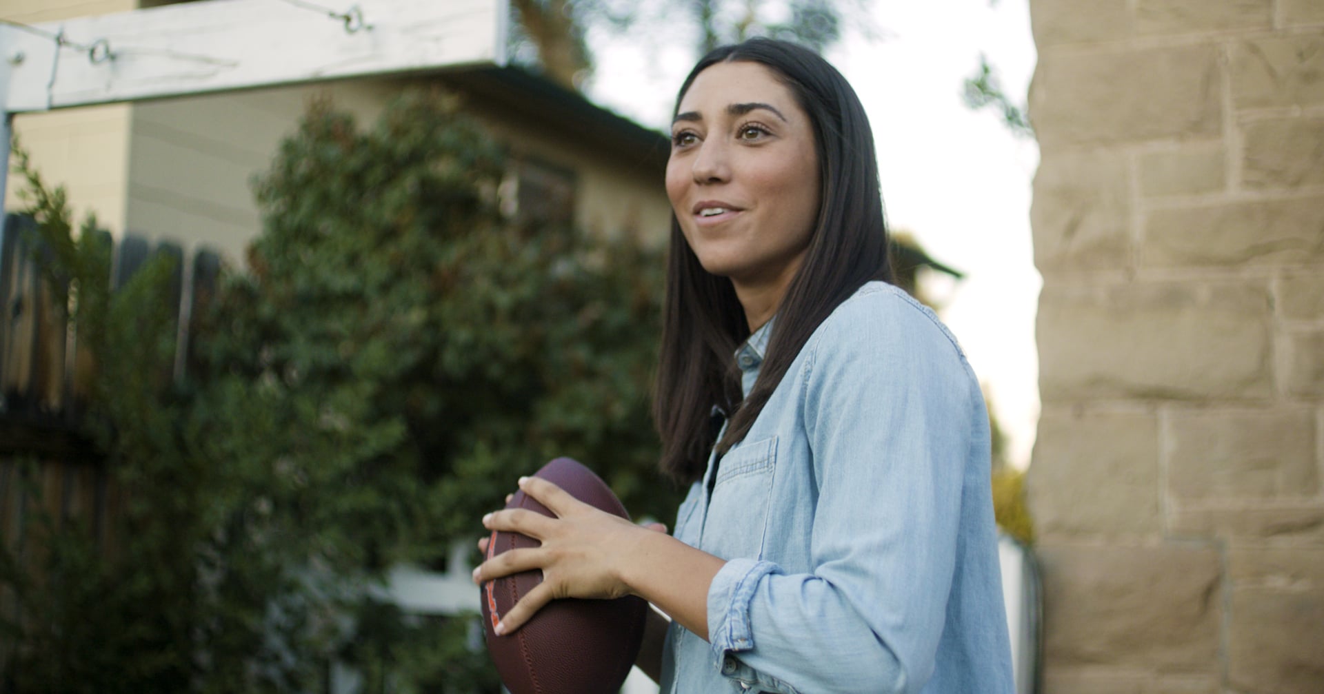 Colorado's Kelsey Martinez, 1st-ever female Raiders assistant coach, finds  fan in NFL's first female strength coach – The Denver Post