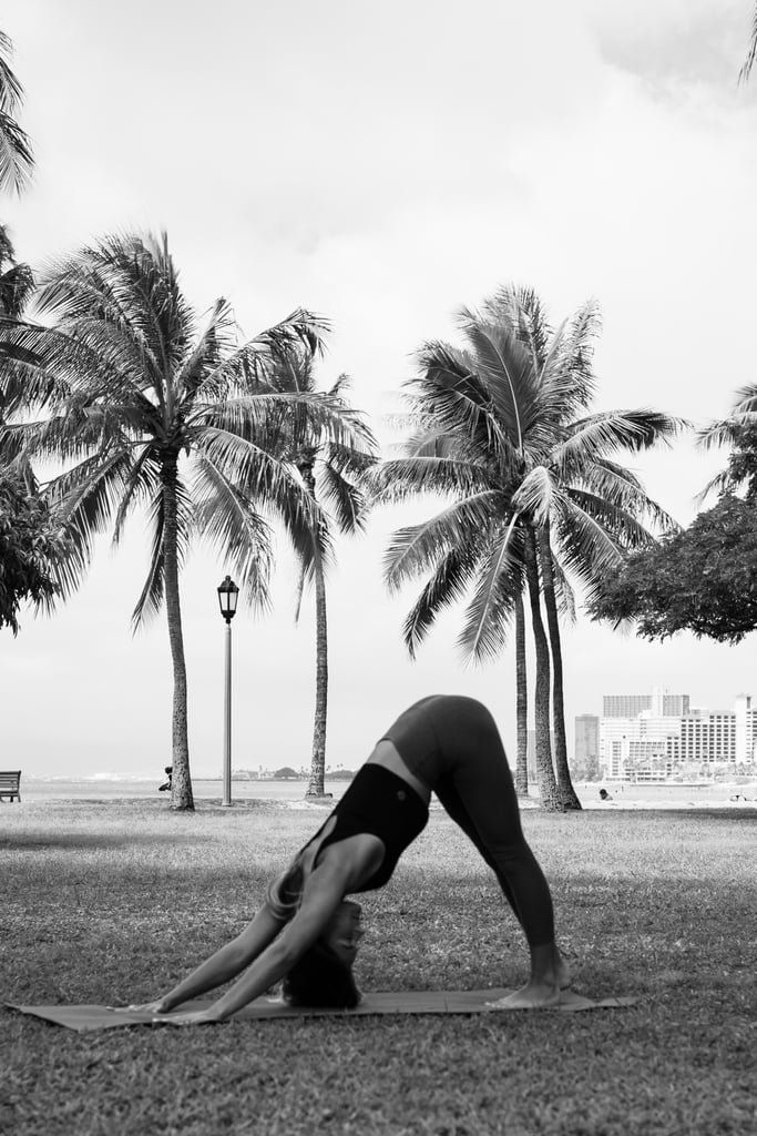 Fitness Wallpapers: Black-and-White Yoga