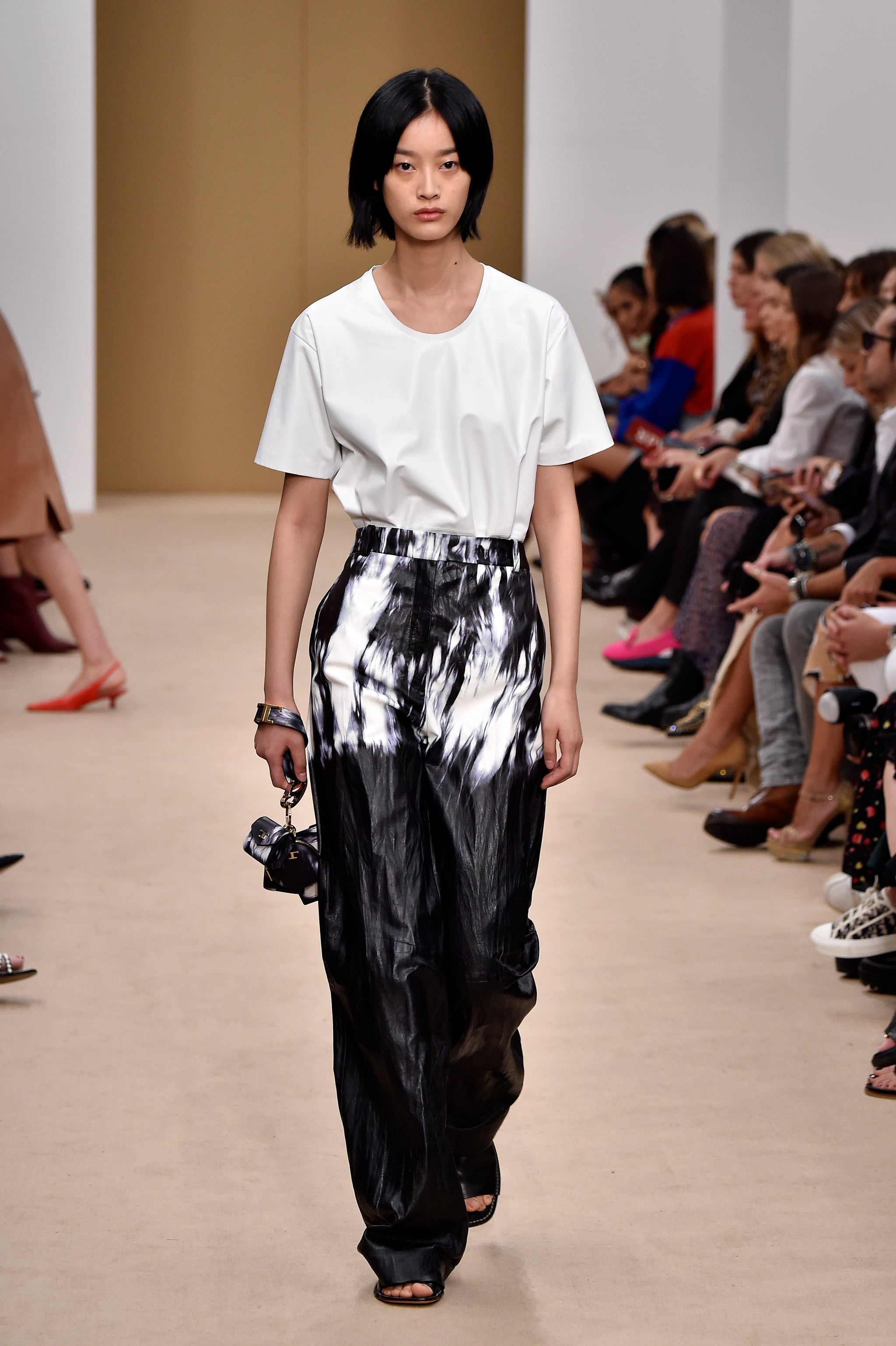A Model On The Tod S Runway At Milan Fashion Week The Most Memorable Runway Looks From Fashion Week So Far Popsugar Fashion Photo 122