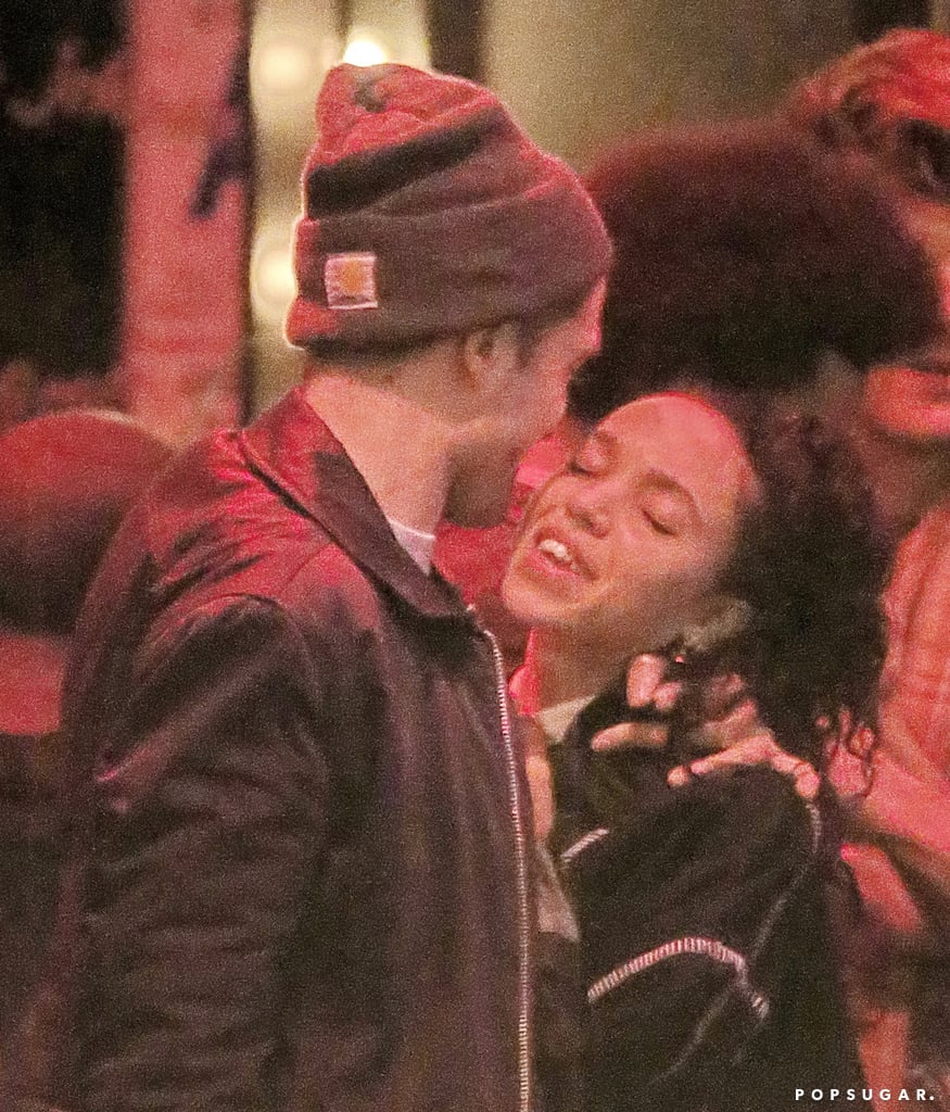 Robert Pattinson And Fka Twigs Kissing In La Popsugar Celebrity 7393