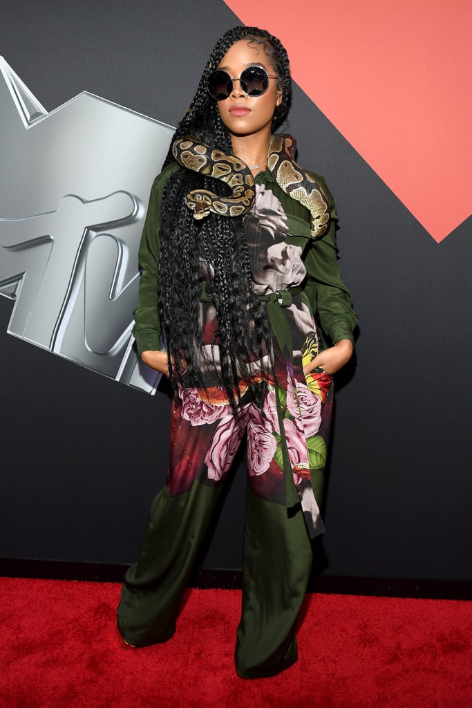 H.E.R. Wearing a Snake on the MTV VMAs Red Carpet