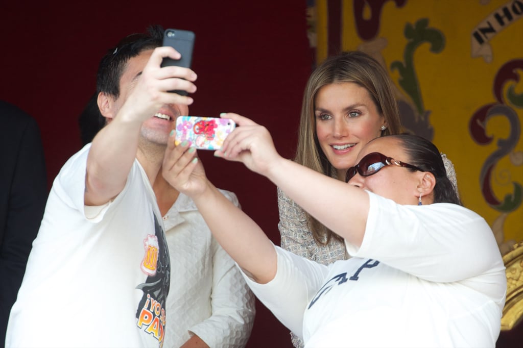 In October 2012, she posed for a selfie during a Red Cross fundraising event in Madrid.