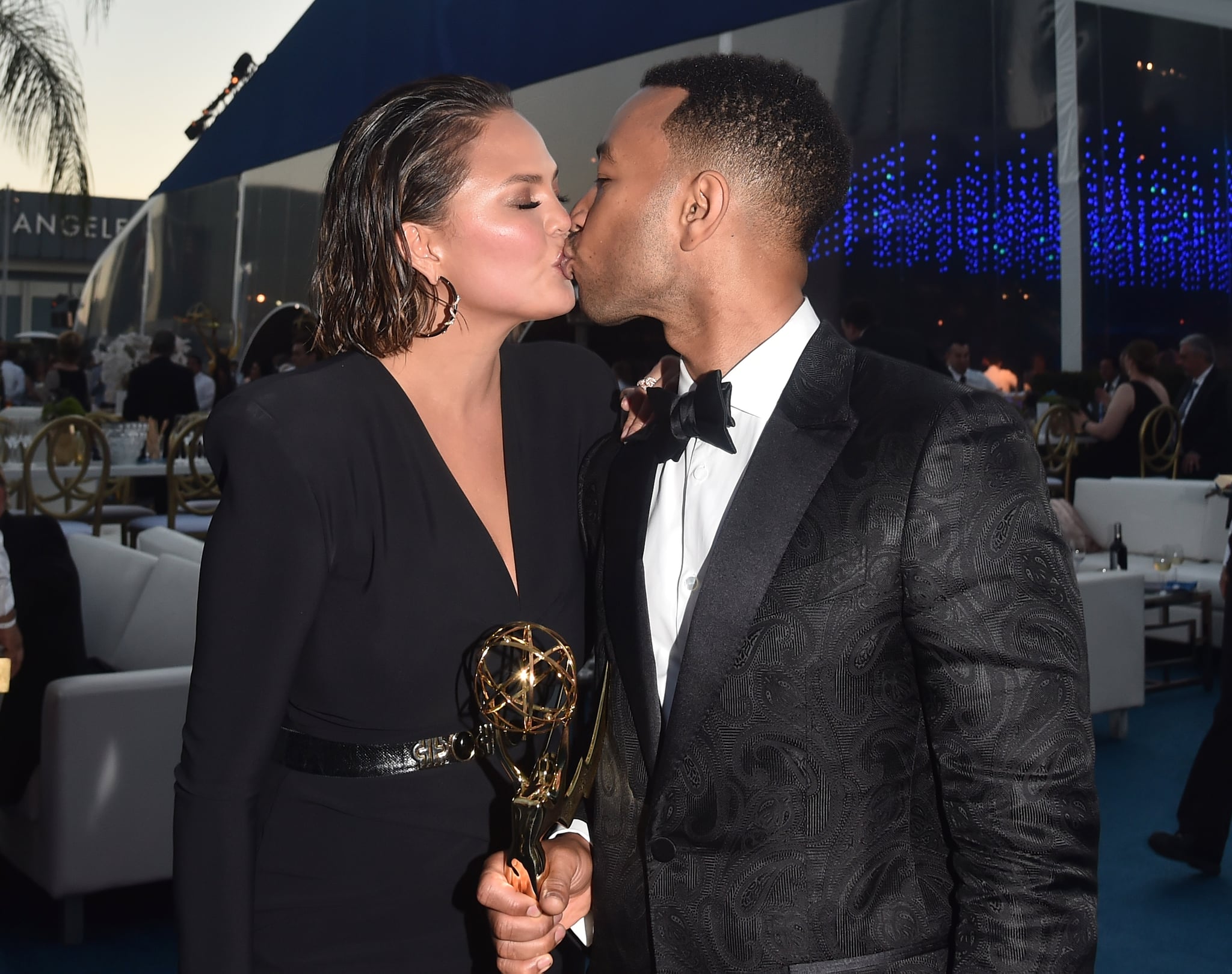 رد ة فعل كريسي تيغن بعد فوز جون ليجند برباعي الجوائز العالمي Popsugar Middle East Love