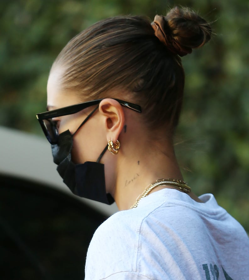 Hailey Bieber的“G”纹身在她的脖子