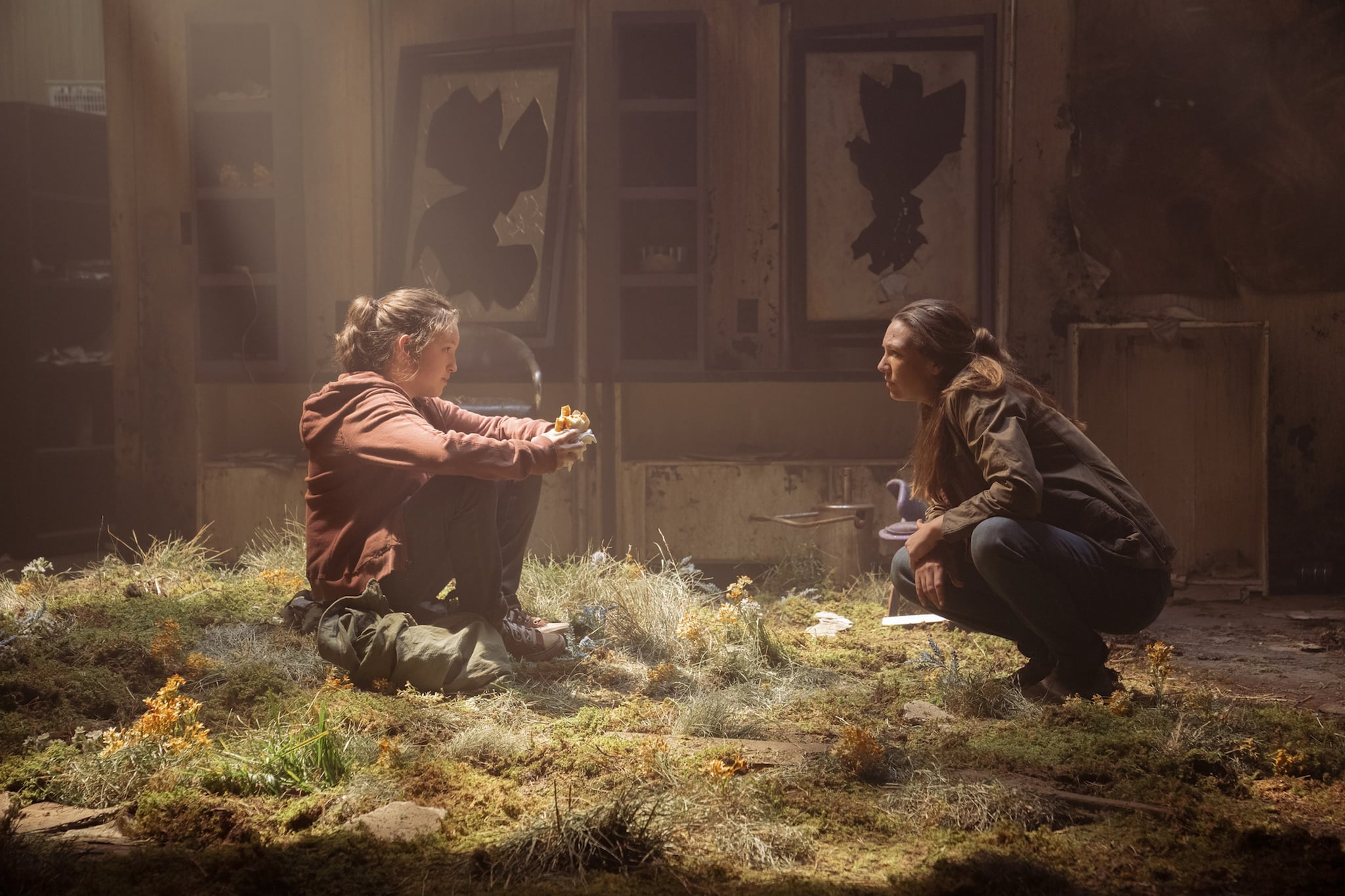 Bella Ramsey and Anna Torv in the Last of Us
