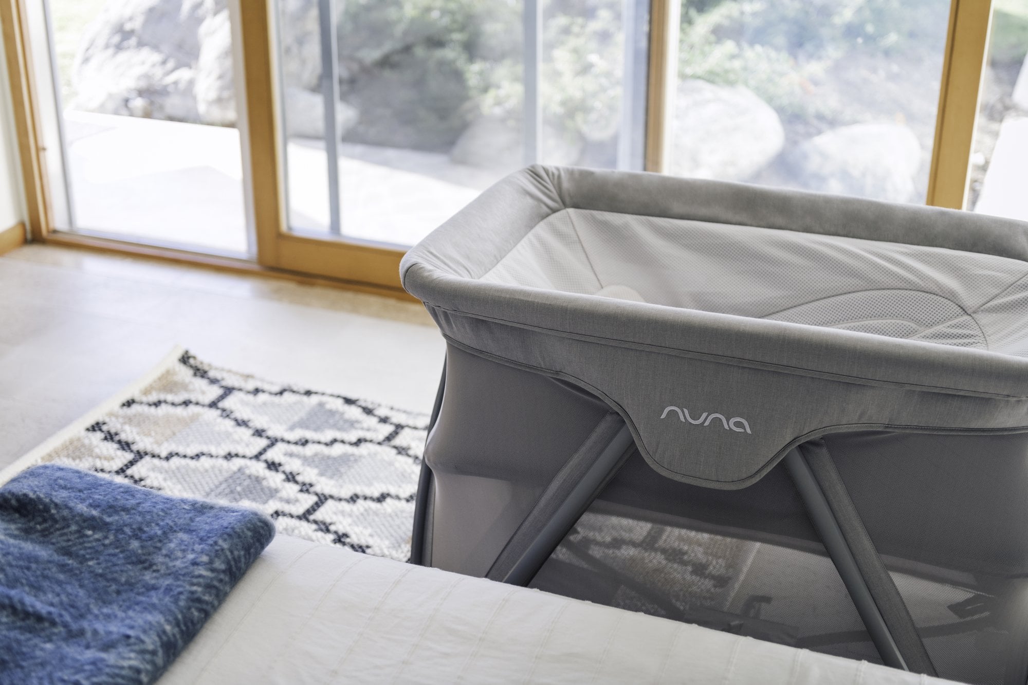 Nuna cove cheap aire travel crib