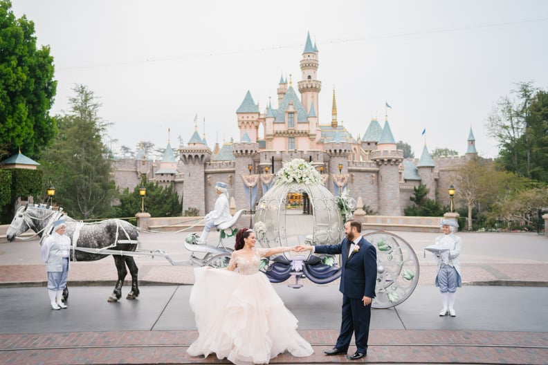 How do wedding ceremonies and photo shoots inside the park work?