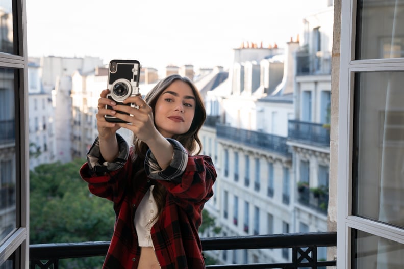 EMILY IN PARIS (L to R) LILY COLLINS as EMILY in episode 101 of EMILY IN PARIS Cr. STEPHANIE BRANCHU/NETFLIX  2020