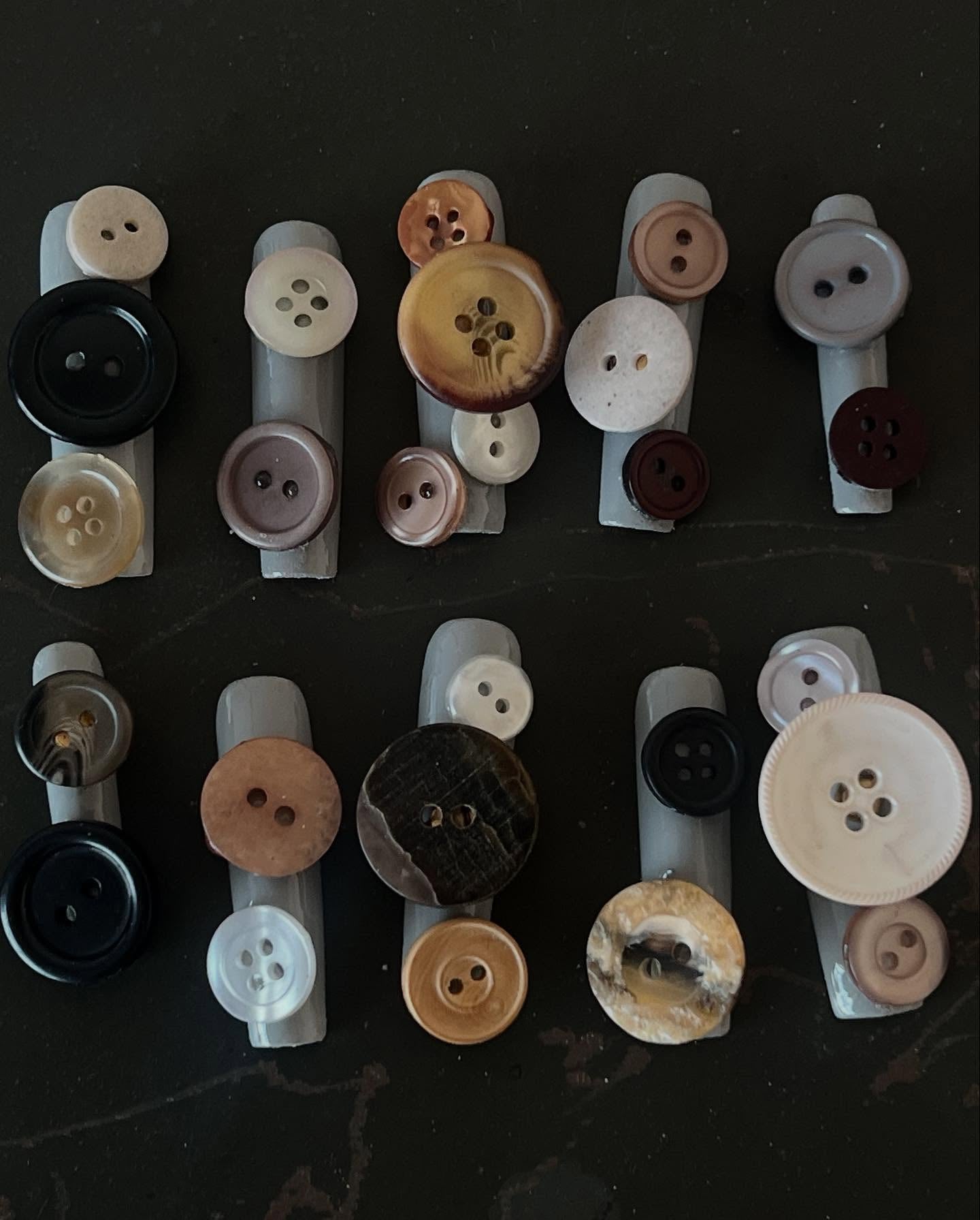 doechii button nails