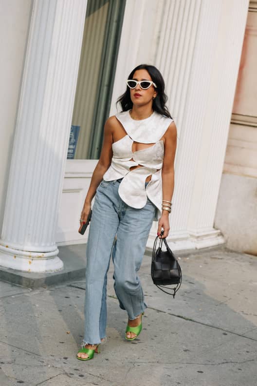 What Shoes Go Best With Mom Jeans? - Wearably Weird