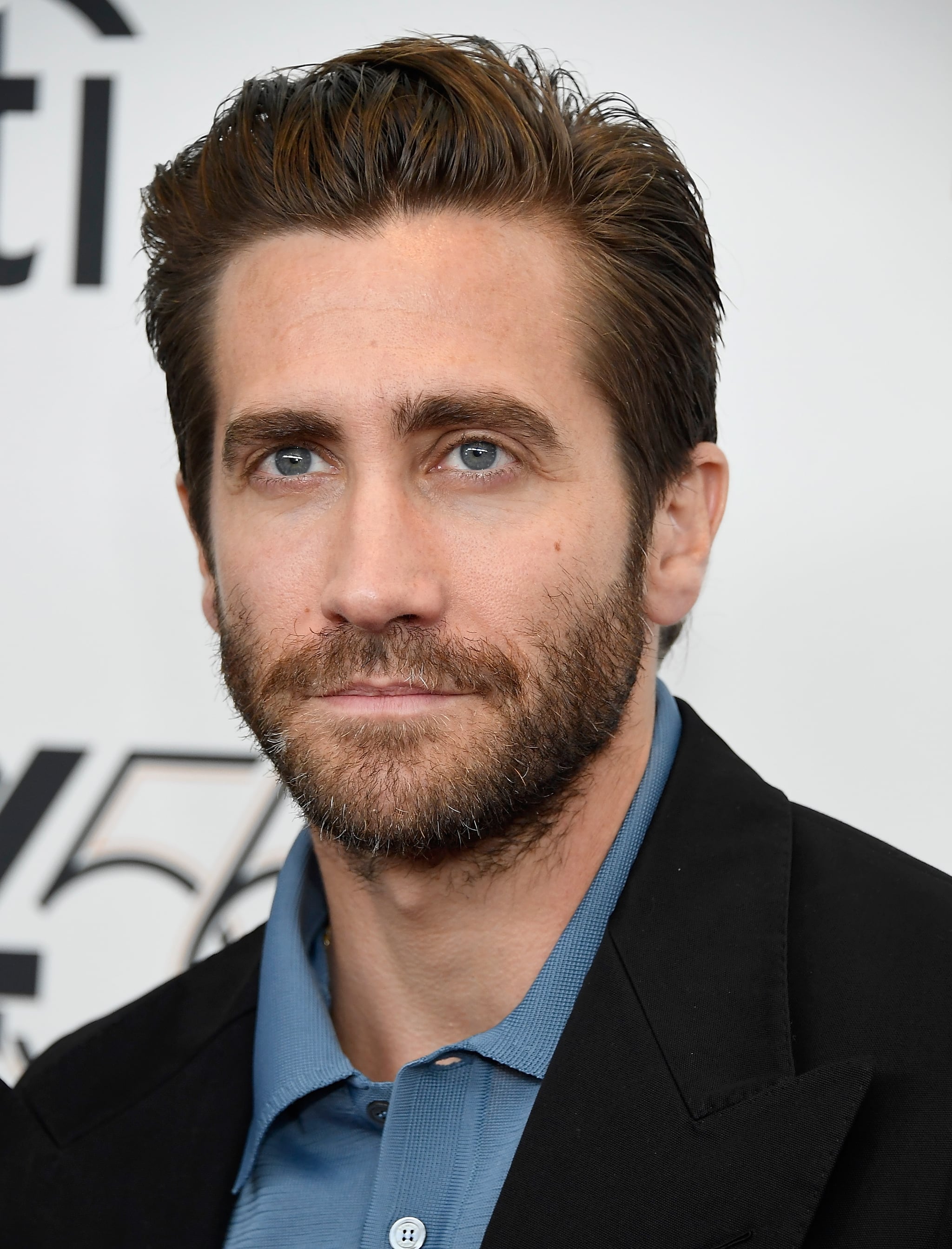 jake gyllenhaal facial hair