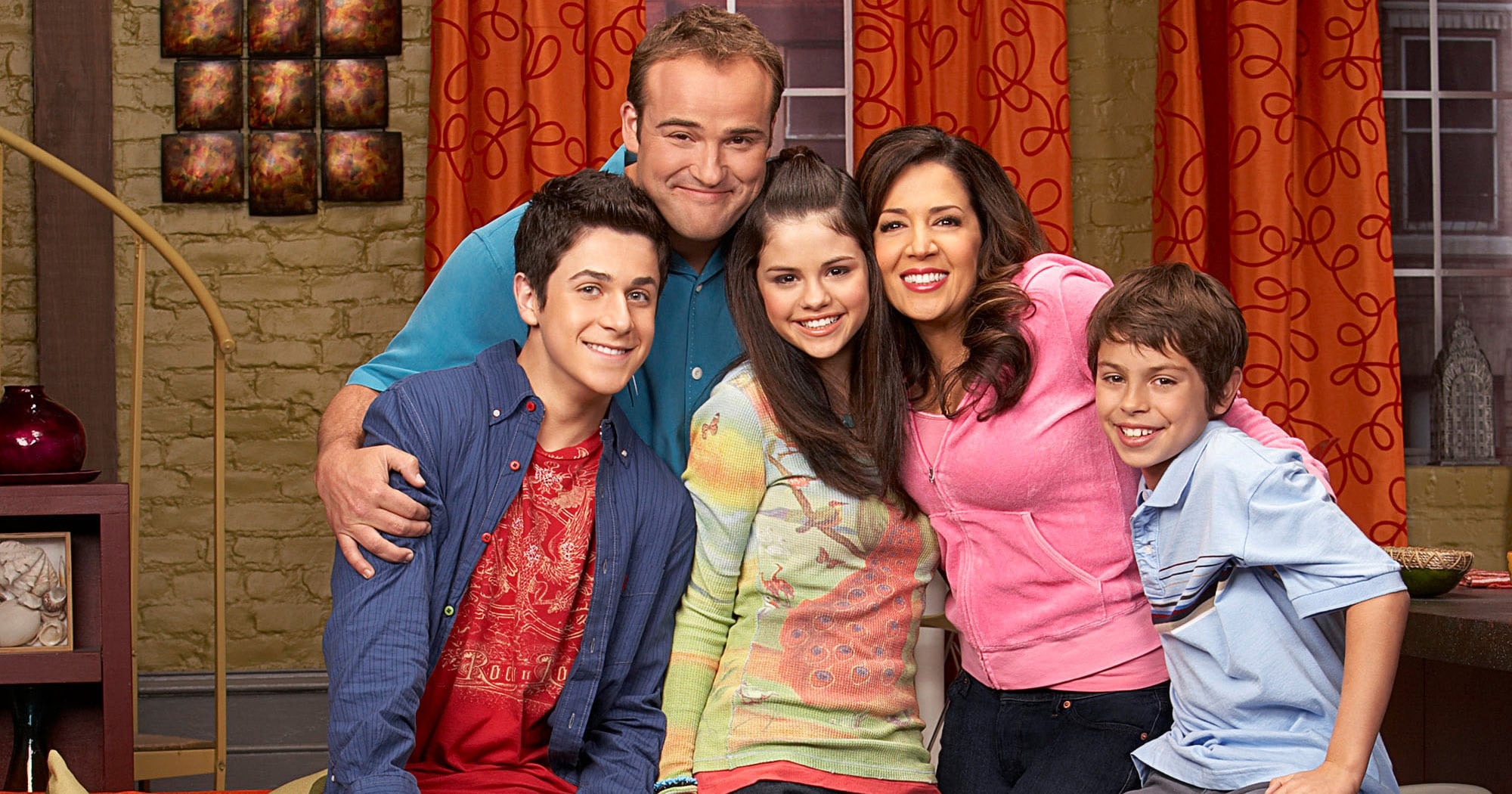 David Henrie Talks About Wizards Of Waverly Place Reboot Popsugar Entertainment 