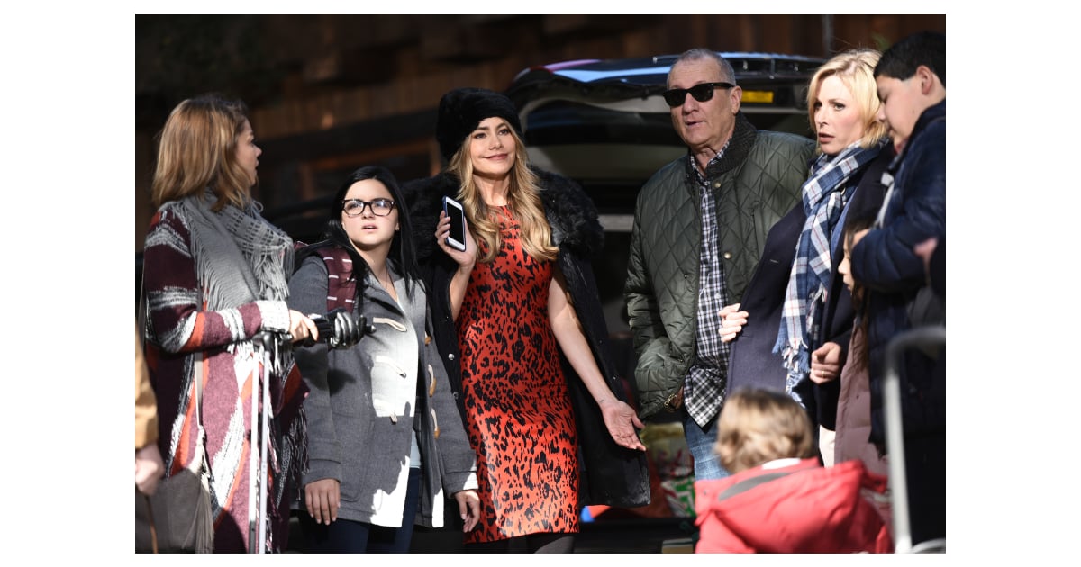 Movies Tv Music Your Favorite Modern Family Gets Festive For The Holiday Season Check Out The Pictures Popsugar Entertainment Photo 8