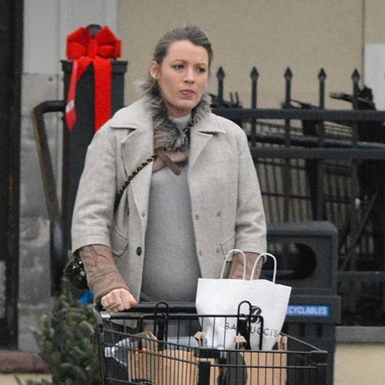 Pregnant Blake Lively Buys a Christmas Tree | Pictures