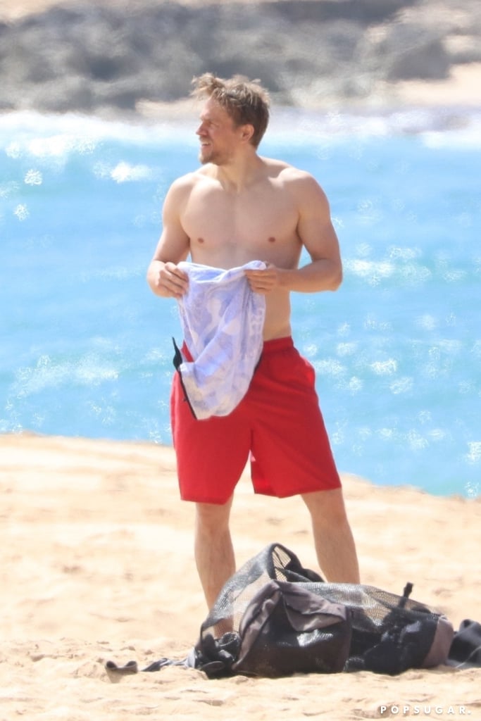 Shirtless-Charlie-Hunnam-Hawaii-Pictures