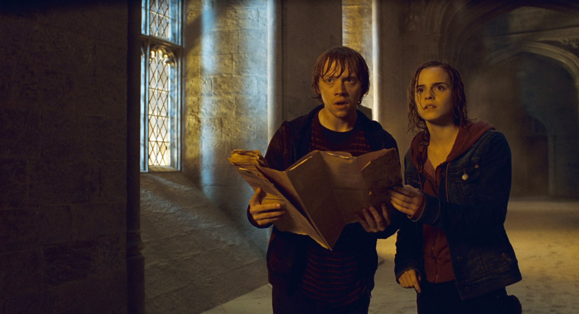 HARRY POTTER AND THE DEATHLY HALLOWS: PART 2, from left: Rupert Grint, Emma Watson, 2011. 2011 Warner Bros. Ent. Harry Potter publishing rights J.K.R. Harry Potter characters, names and related indicia are trademarks of and Warner Bros. Ent. All rights reserved./Courtesy Everett Collection