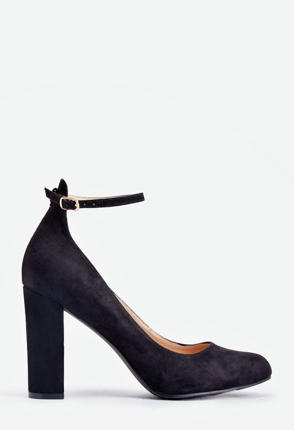 Everyone, not just your mom, needs a pair of statement black heels. 
JustFab Joselyn Pump ($40)
