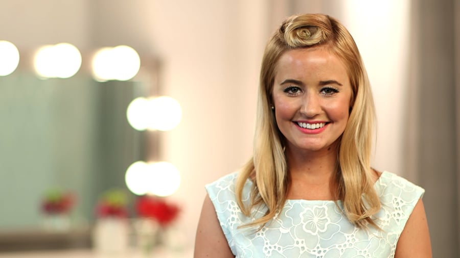 It S So Easy To Roll With This Pinup Girl Hairstyle Skip The