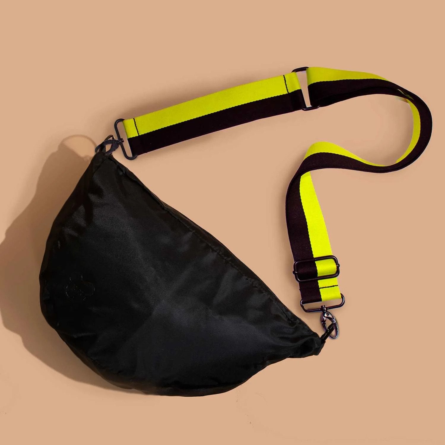 BÉIS 'The Pumping Bag' in Black - Tote Bag For Nursing & Breast
