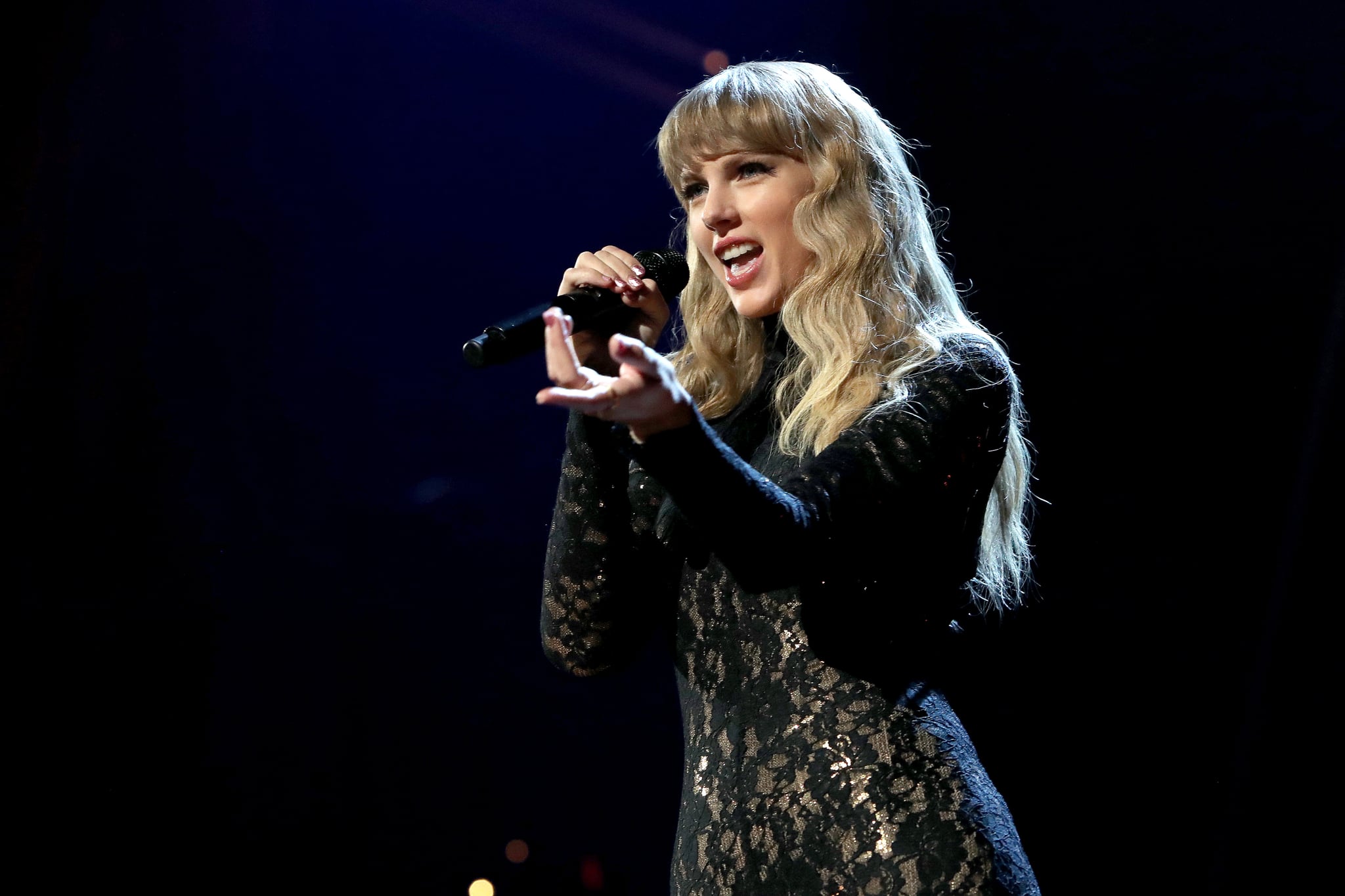 CLEVELAND, OHIO - OCTOBER 30: Taylor Swift performs onstage during the 36th Annual Rock & Roll Hall Of Fame Induction Ceremony at Rocket Mortgage Fieldhouse on October 30, 2021 in Cleveland, Ohio. (Photo by Kevin Kane/Getty Images for The Rock and Roll Hall of Fame )