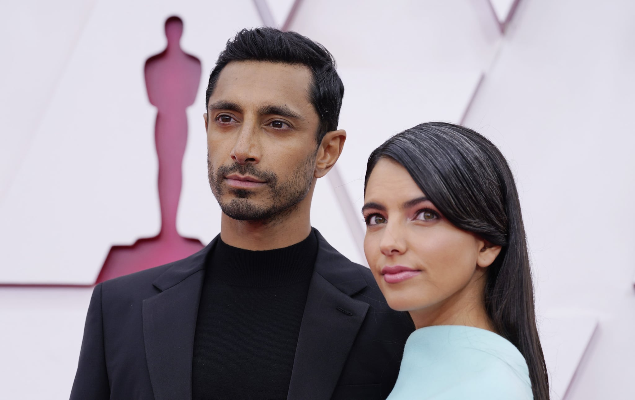 See Riz Ahmed Fix His Wife S Hair On The Oscars Red Carpet Popsugar Celebrity