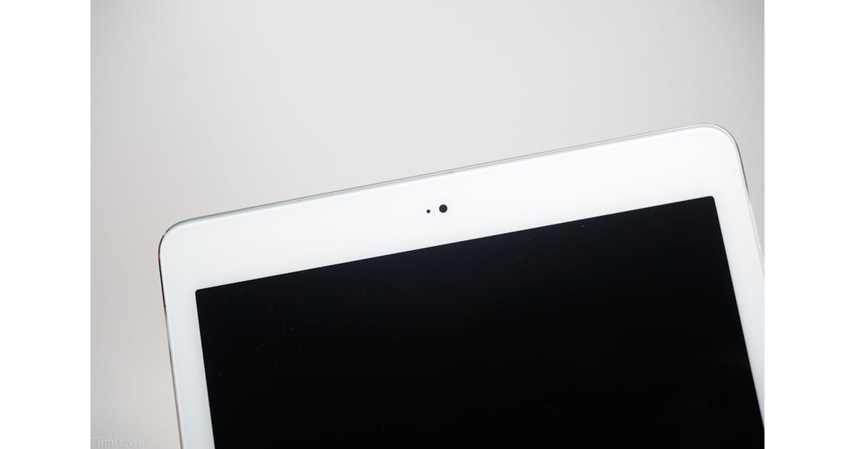 A FaceTime Camera and Light Sensor? iPad Air 2 Leaked Pictures