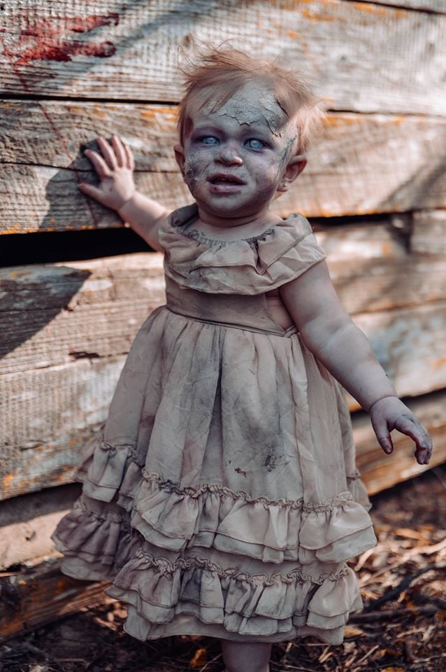 Mom S Zombie And Halloween Inspired Photo Shoot Popsugar Family