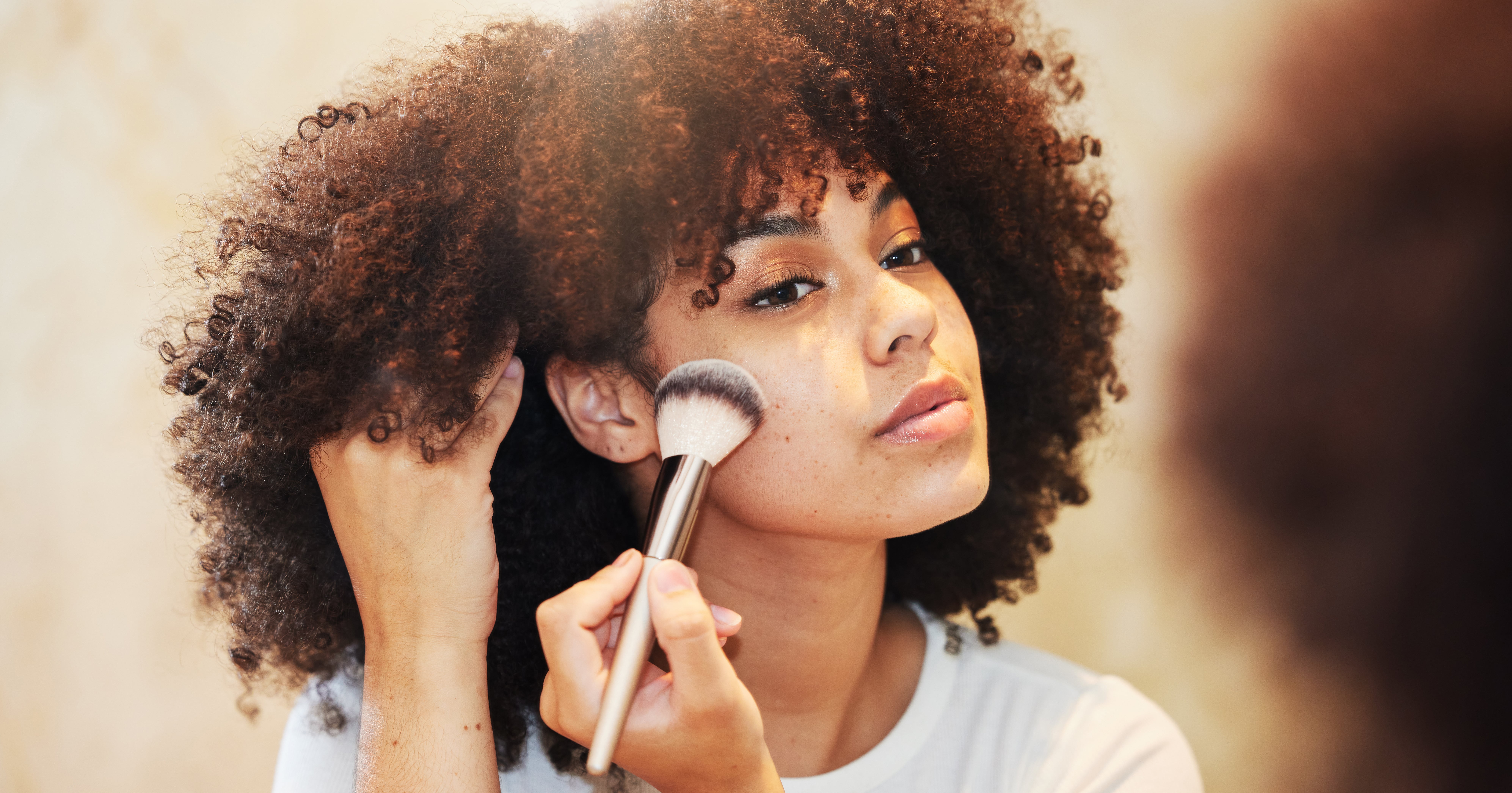 How to Apply Sunscreen Over Makeup, According to a Pro