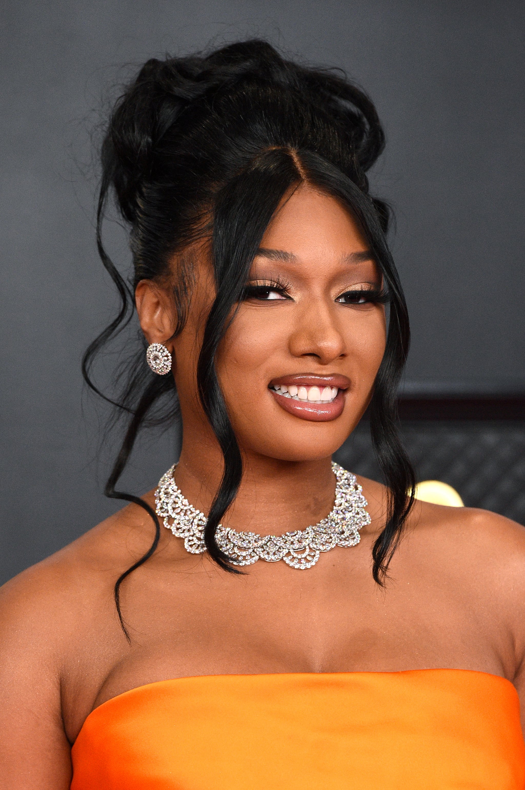 Megan Thee Stallion S 90s Hair And Makeup At Grammys 2021 Popsugar Beauty