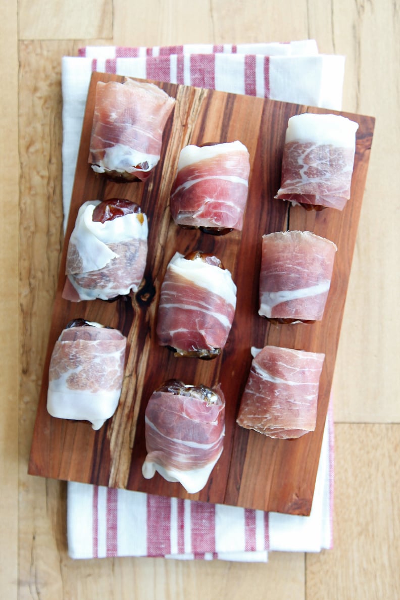 复活节开胃菜的想法:Prosciutto-Wrapped Feta-Stuffed日期