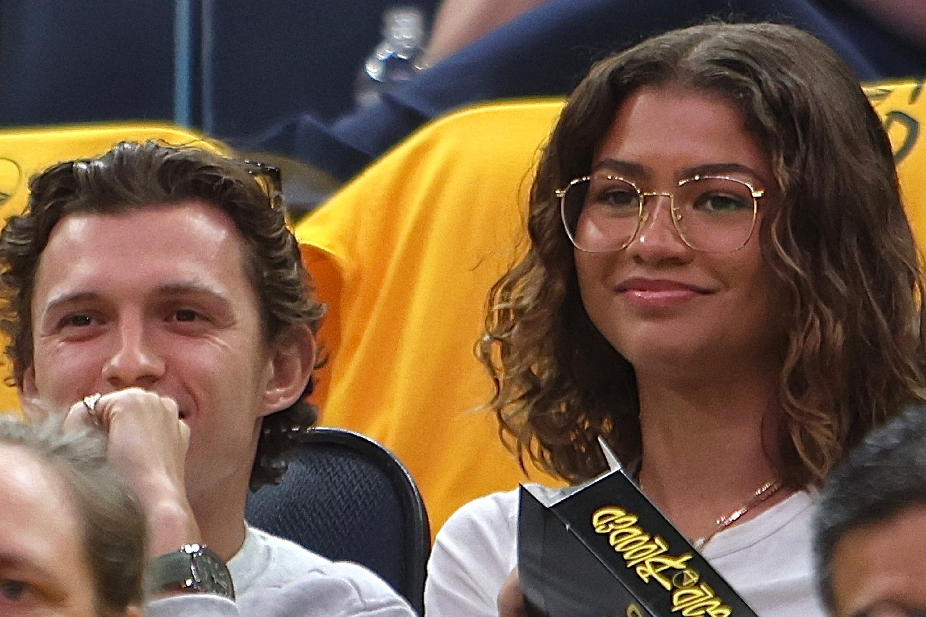 Zendaya and Tom Holland Hold Hands at Warriors-Lakers Game | POPSUGAR ...