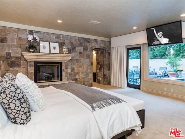 Pictures of Nick and Vanessa Lachey's Encino, CA, Home