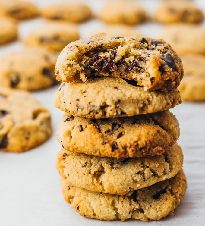 Low-Carb Chocolate Chip Cookies