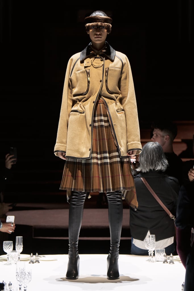 雅各布·埃洛迪和西蒙·阿什利在Burberry 2022年秋季秀上