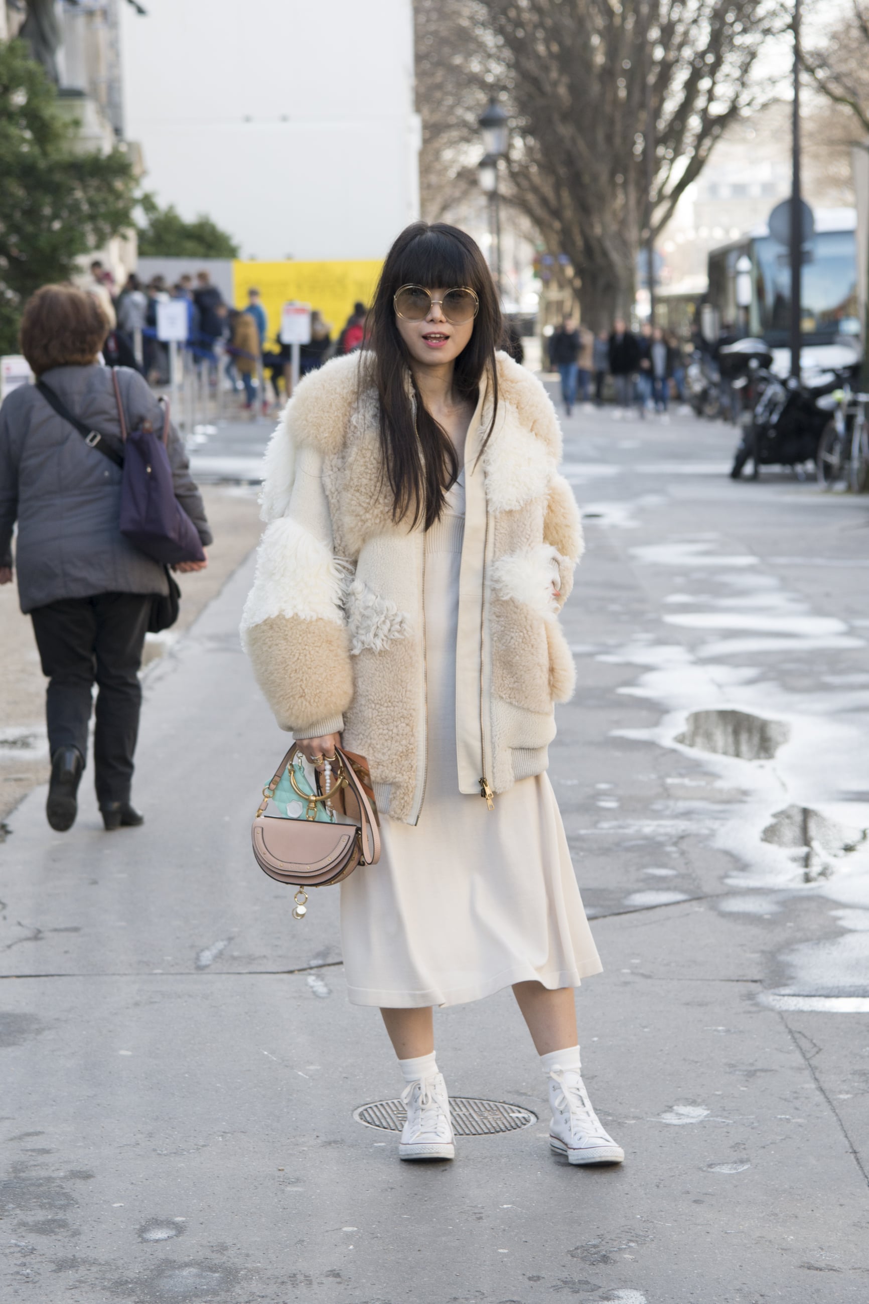 Skælde ud Potentiel Prøv det With a White Dress and a Cream-Colored Coat | 25 Outfits That'll Inspire  You to Blow the Dust Off Your Converse | POPSUGAR Fashion Photo 8