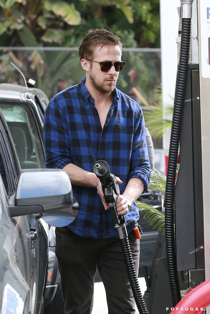 Ryan Gosling Pumps Gas in LA | Pictures