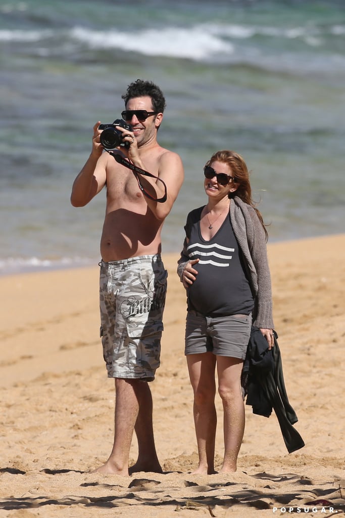 Isla Fisher Pregnant in Hawaii 2015