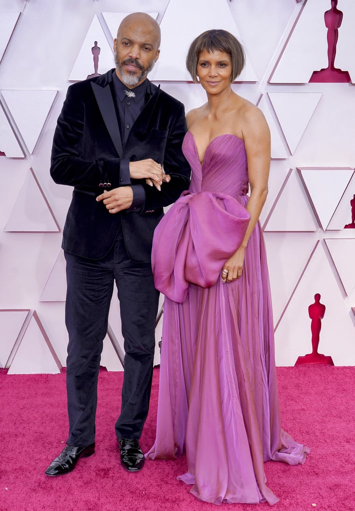 Halle Berry Debuted a Short Bob Haircut at the Oscars 2021