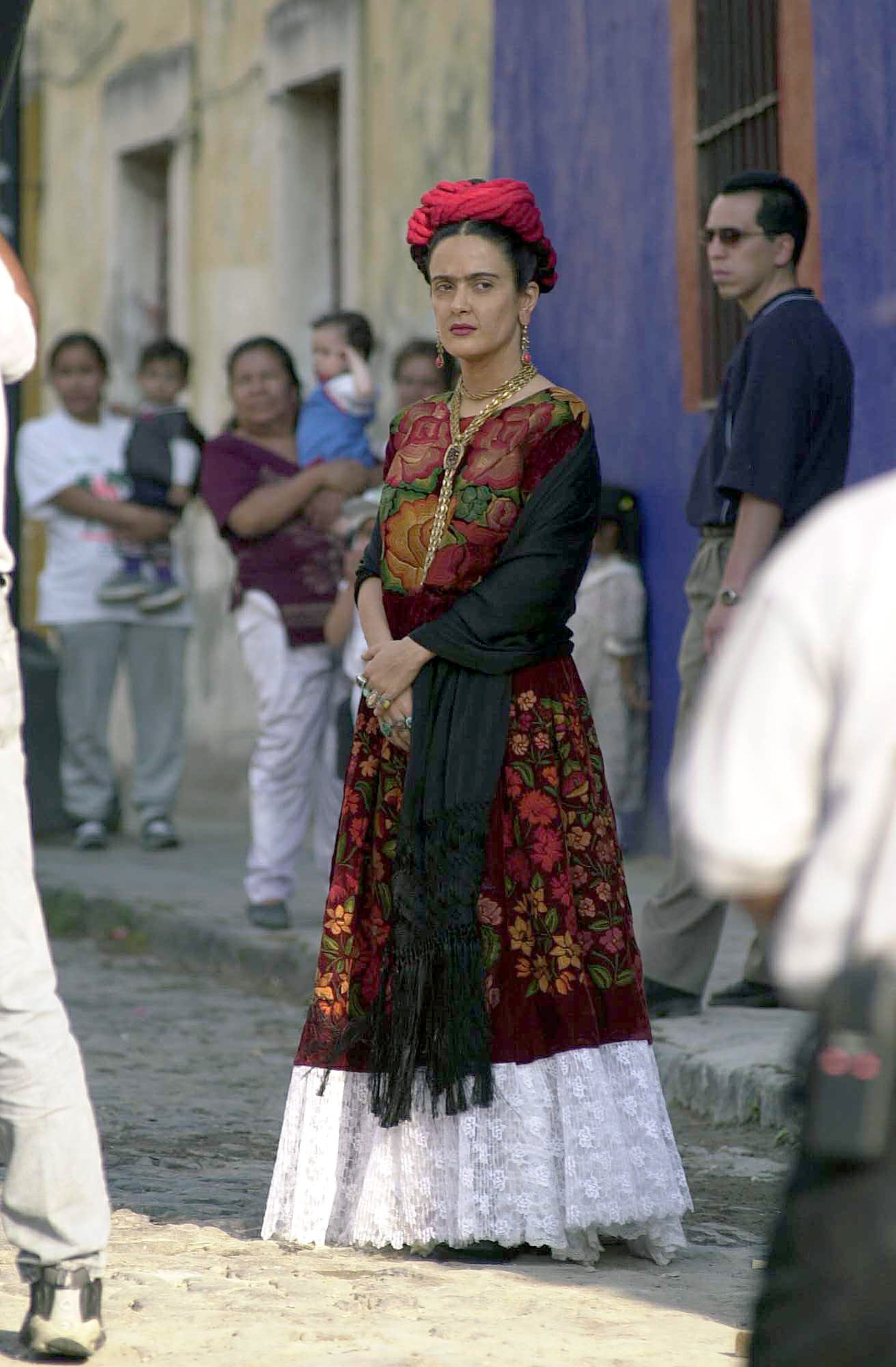 387854 02: Mexican actress Salma Hayek performs in a scene on the set of the film 