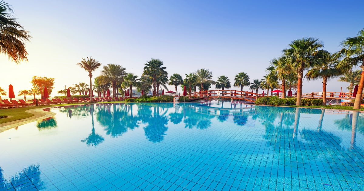 حكومة دبي تسمح للفنادق بإعادة فتح أحواض السباحة أمام النزلاء Popsugar Middle East Smart Living