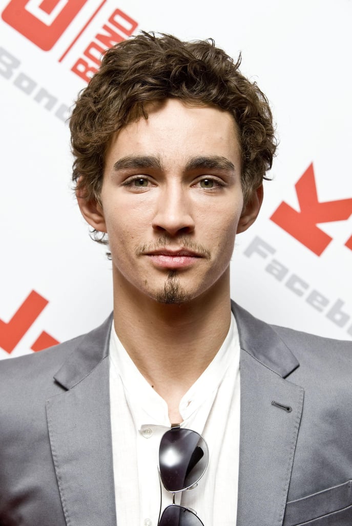 See The Umbrella Academy's Robert Sheehan's Hottest Photos